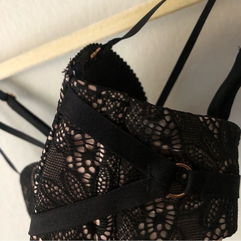 Victorias Secret Lace Convertible Bra in Black Size 32b - Picture 4 of 9